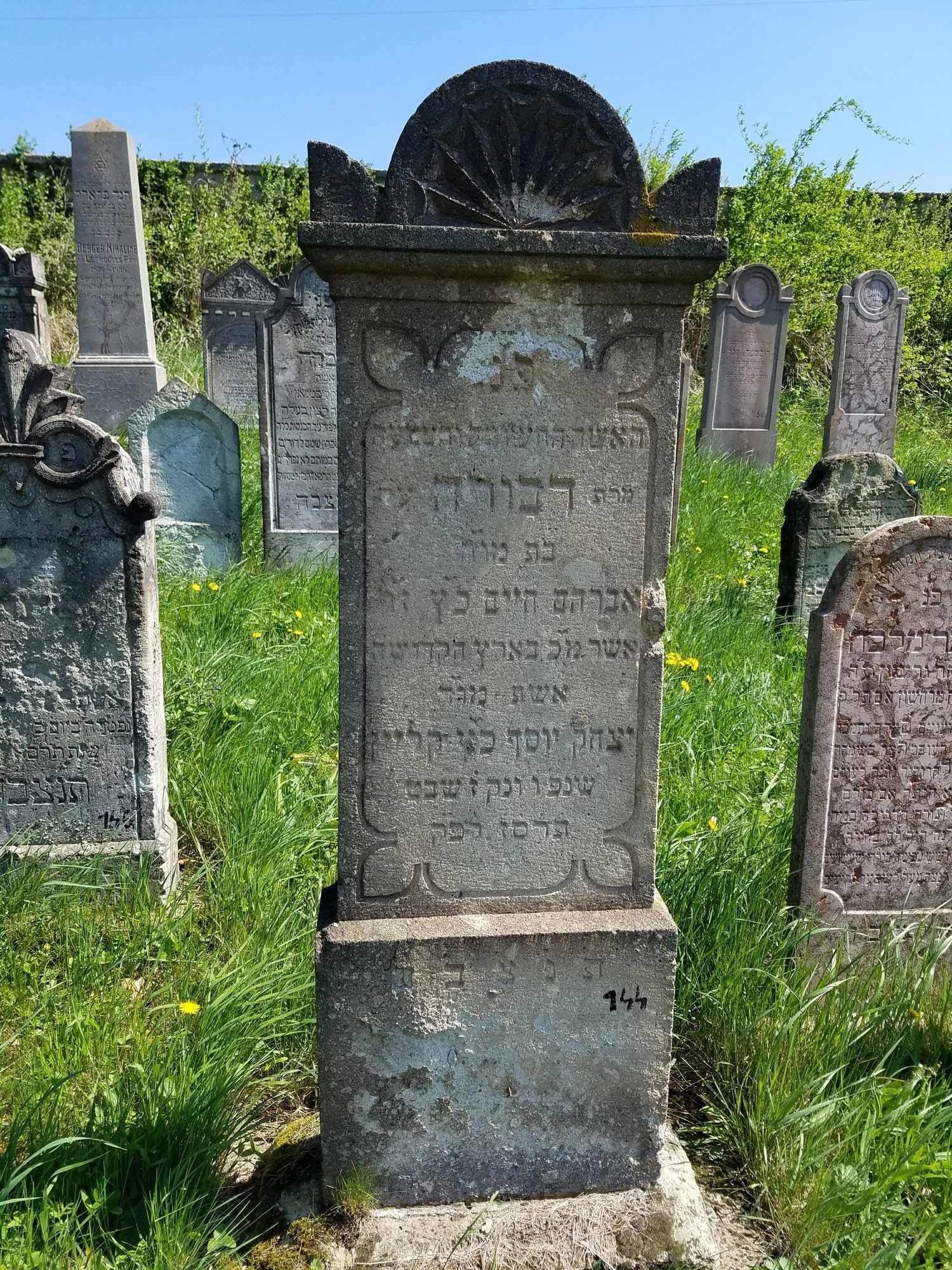 Devorah Klein née Schoenberg's matzeiva at Mád Jewish cemetery, Hungary