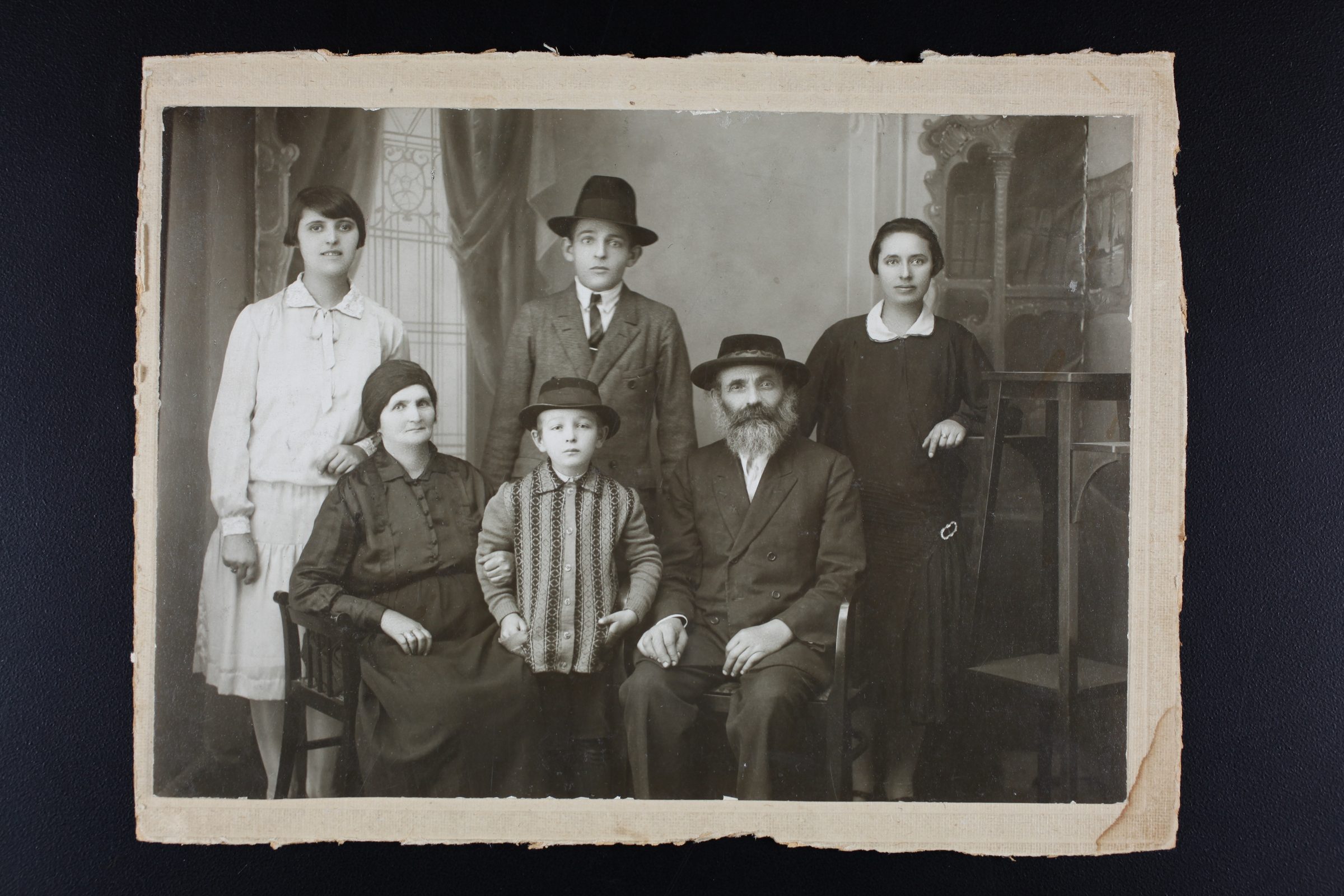 Weisz family photograph, c. 1925